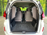 ラゲッジルームは、大容量のスペースを確保。普段のお買い物からレジャーまで、幅広く活躍してくれます!また、リアシートを倒すことでバリエーション豊かにお使いいただけます。