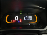 ■視認性に優れた明るいメーターです。抜けの良い運転視界を実現しました。運転時の疲労やストレスを軽減し、安全・安心な運転へ貢献します。