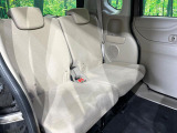 後部座席も気になるようなキズ・汚れやへたり等、大きなダメージはなく、良好な状態です。