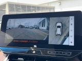 【パノラミックビューモニター】専用のカメラにより、上から見下ろしたような視点で360度クルマの周囲を確認することができます☆死角部分も確認しやすく、狭い場所での切り返しや駐車もスムーズに行えます。