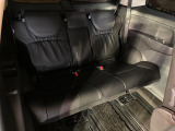 床下収納式のサードシートです。座席部分をコンパクトに収納でき、広大な荷室スペースとしてお使いいただけます!乗車人数や荷物の量など利用シーンに合わせて3列目を有効活用でき、とっても便利♪