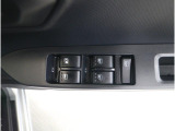 ■運転席ドアの操作しやすい位置にスイッチがついておりますので、ストレスなく自分のフィットする位置にセッティング頂けます。
