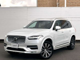 北欧流のラグジュアリーを体現したXC90。伝統的なスカンジナビアン・デザインを継承しながら、躍動感にあふれ優雅な雰囲気を身にまとう、新しい潮流を具現化したスタイリングです。