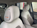 運転席と助手席のヘッドレストにはBOSEスピーカー内臓です。