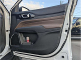 運転席ドアパネルになります。