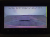 【バックカメラ】運転が苦手な方も車庫入れラクラクです!ギアをリバースに入れれば自動的に切り換わりますので、面倒な操作は不要です♪狭い駐車場もお車を傷つけず安心ですね!