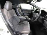 ゆったり室内で運転もしやすいです♪使い勝手の良い配置も考えられています!!