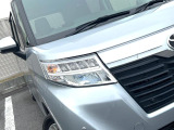 【LEDヘッドライト】悪天候や夜間走行時も良好な視界を確保し安心して運転できる高輝度LEDヘッドライトを装備!点灯速度が早く、消費電力も抑えられています。
