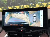【パノラミックビューモニター】専用のカメラにより、上から見下ろしたような視点で360度クルマの周囲を確認することができます☆死角部分も確認しやすく、狭い場所での切り返しや駐車もスムーズに行えます。