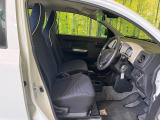 運転席シート廻りは使用感も少なく、良好な状態となっています。丁寧に使われていたことがよくわかりますね。