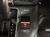電子パーキングに加えてブレーキホールドシステムを装備しておりますので、信号待ちや踏み切り待ちでもブレーキを踏まずに停止できます!発進する際はアクセルを踏むだけですので渋滞時などはかなり楽ですね!