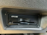 ETCは、高速道路料金所の渋滞を避け、時間と手間を省くことができます。また、料金の支払いや精算の手間が省け、便利で快適なドライブをサポートします