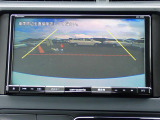 バックカメラ装備しております。駐車時に大変役に立ちますよ。駐車が苦手な方にも便利機能です。