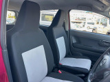 運転席まわりには十分なスペースがあり、大柄な方でもゆったり運転していただける環境です。