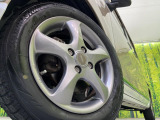 【14インチアルミホイール】外観にマッチしたアルミホイールを装着しております。各種アルミホイールや、スタッドレスタイヤも取扱いしております。是非ご相談ください♪