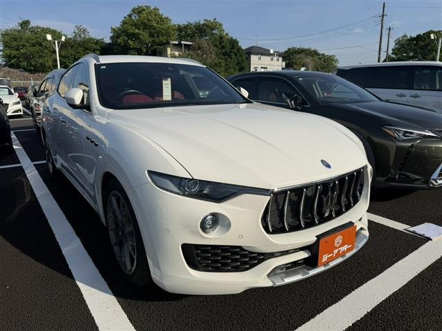 レヴァンテ 3.0 4WD 禁煙車 赤革シート 純正ナビ ワンセグTV