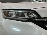 LEDヘッドライトは、点灯の瞬間から最大光量を発揮し、突然暗くなるトンネルなどでの安定感を高めます。