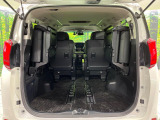 【パワーバックドア】スマートキーや運転席のボタンを押すだけでリアゲートが自動で開閉します!荷物を持っている時や、高い位置にあるバックドアを閉める際に便利な機能です♪
