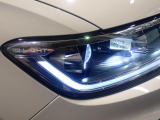 LEDマトリックスヘッドライト、フロントカメラで対向車を検知、LEDを個別に点灯、消灯を制御し最適な配光を可能としたヘッドライトシステムです