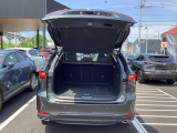 CX-60のリアゲートはハンズフリー機能や閉扉と同時に全ドアロックが可能なパワーリフトゲートが魅力的です。
