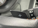 【パドルシフト(AT車)】MT車と同じように好きなギアで走ることができます!ステアリングから手を離さずに指先だけでシフト操作ができ、よりスポーティな走りをお楽しみいただけます。