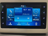 【ディスプレイオーディオ】 ラジオの視聴やBluetooth接続による音楽鑑賞やハンズフリー通話、バックアイカメラ表示などの多彩な機能が利用できます。