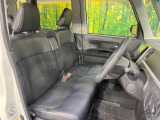 運転席シート廻りは使用感も少なく、良好な状態となっています。前オーナー様が丁寧に使っていたことがよくわかりますね。
