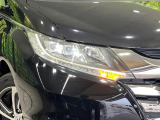【LEDヘッドライト】悪天候や夜間走行時も良好な視界を確保し安心して運転できる高輝度LEDヘッドライトを装備!点灯速度が早く、消費電力も抑えられています。