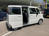 両側スライドドアなので、狭い駐車場でも乗り降りもラクラク♪