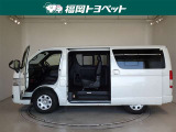 スライドドアは両側手動式です。