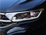 先進装備のLEDマトリックスヘッドライト付き!周囲の状況に合わせて照射範囲をコントロールし、明るさと安全性を両立。夜間走行の安心感が違います。