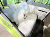 後部座席も気になるようなキズ・汚れやへたり等、大きなダメージはなく、良好な状態です。