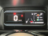 ランプ色で運転状態を表示しエコドライブをサポートするメーター!発電状況バッテリー残量なども一目瞭然!★走行距離が少ないのも良いですね!