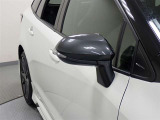 対向車や歩行者が認識しやすいサイドターンランプ付カラードドアミラー