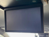 【フリップダウンモニター】大画面モニターで後席でもエンタメをお楽しみいただけます。小さなお子様にも大人気の装備です♪