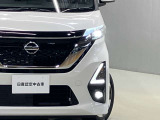 【ハイビームアシスト】先行車や対向車のライト、周辺の明るさに合わせて、ハイ・ロービームを自動で切り替え。切り替えのわずらわしさと切り替え忘れを無くしてくれます!