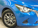 【LEDヘッドライト】悪天候や夜間走行時も良好な視界を確保し安心して運転できる高輝度LEDヘッドライトを装備!点灯速度が早く、消費電力も抑えられています。