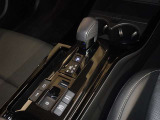 電動パーキングブレーキ・ブレーキホールドを装備してます。ホールド機能は信号待ちが多い一般道で疲労軽減になり、大好評です!