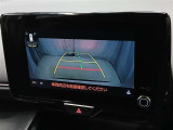 駐車が苦手な方でも安心のバックガイドモニター搭載。 後方の映像をクリアに表示し、ガイドラインで車庫入れや縦列駐車をしっかりサポート。毎日の運転がぐっとラクになります。