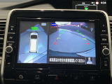 前後左右4つのカメラで、上から見たような映像をお届け、駐車時も安心、アラウンドビューモニター付(肉眼では確認し辛い左前の映像に切り替えることも可能です)。