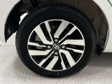 タイヤサイズは165/65R14!残り溝は5ミリ程度です!純正アルミホイール!アルミホイールに傷があります。