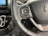 ステアリングにオーディオ操作スイッチが付いています。オーディオ画面に直接タッチしなくても操作が出来ますので、運転に集中できます。