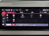 Apple CarPlay、Android Auto 対応。スマホを接続するとタッチスクリーン上でマップ、通話、メッセージ、ミュージックなどのアプリをスマホ同様に操作できるミラースクリーン機能搭載