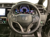 ハンドルにHondaセンシング系のクルーズコントロールやレーンキープアシストなどのスイッチと、オーディオの操作スイッチが装備されています。ハンドルから手を離さず安全に操作できます。