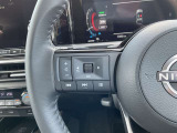 ナビの音量など車両情報を手元で操作できるハンドルスイッチ付き。