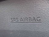 運転席側にSRS二-エアバックシステムを採用 万一の際の安全性を高めました