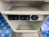 運転席・助手席にはシートヒーター機能が付いています。寒い日の心強い味方です♪