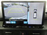 リバースギア連動のバックカメラが付いています。画面に鮮やかに写りますので夜間や雨の日も安心してバックできますね。人気装備の一つです。
