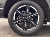 純正アルミホイールです。足元が引き立つので、車全体のイメージがアップしますよ
