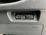 運転席の右下にETCがビルトインされています。高速道路では便利ですね!